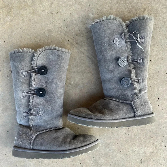 UGG Bailey Button Triplet II Gray Shearling boot - Picture 2 of 8